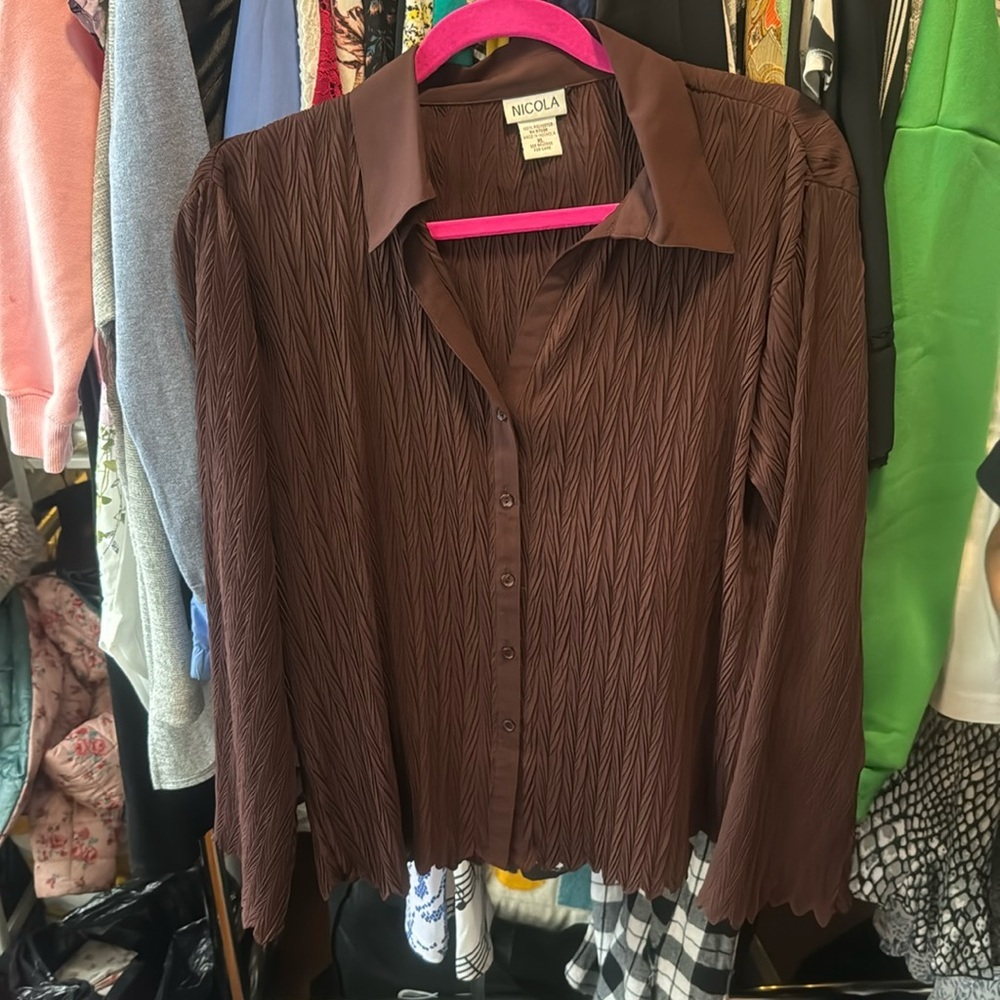 Nicola women’s brown long sleeve textured button down XL